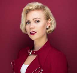 Headshot Julie Hall.jpg