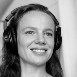 Sara Welling.jpg